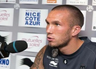 Digard prolonge a nice